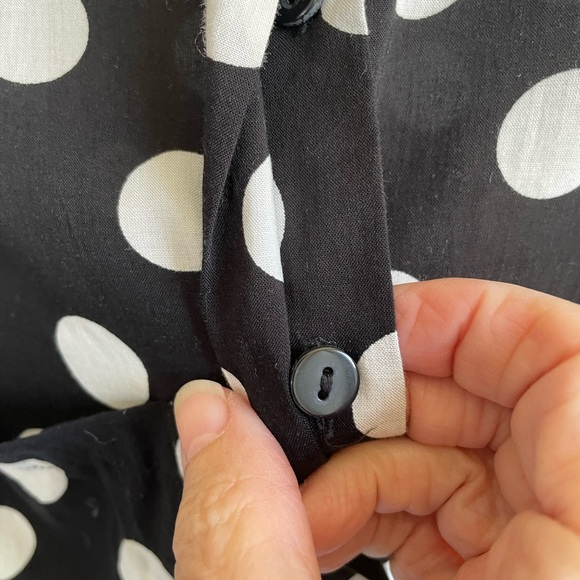 BLACK LONG SLEEVE BLOUSE TOP LARGE WHITE POLKA SOTS POCKETS HIDDEN BUTTONS - Picture 5 of 8